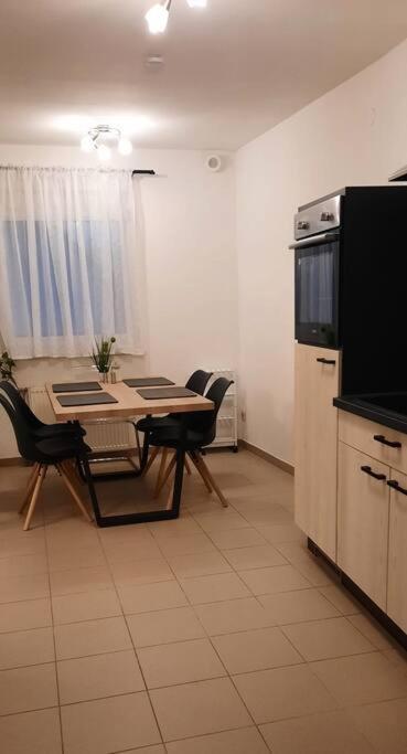 וינה Einzigartiges Apartment Inkl. Gratis Parkplatz מראה חיצוני תמונה