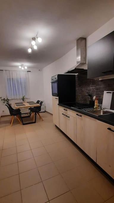 וינה Einzigartiges Apartment Inkl. Gratis Parkplatz מראה חיצוני תמונה